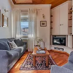Iflat Penthouse Lovely In